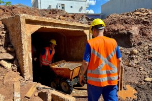 Prefeitura de Chapecó prossegue com limpeza de galerias para combater alagamentos 