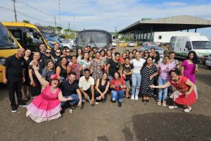 Equipe da varrição de Chapecó participam de atividade alusiva ao Dia da Mulher