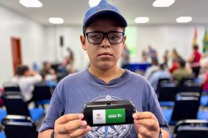 Programa de Olho no Futuro entrega nova remessa de &oacute;culos