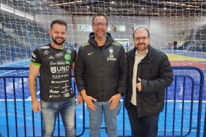 Representante da CBFS vistoria gin&aacute;sios para jogos da Chape Futsal no Brasileiro