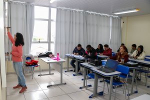 Educa&ccedil;&atilde;o de Jovens e Adultos est&aacute; com matr&iacute;culas abertas