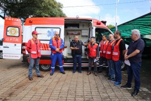 Prefeitura de Chapec&oacute; doa ambul&acirc;ncia usada para a Cruz Vermelha