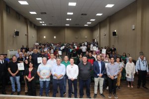 Prefeitura de Chapecó entrega mais 47 matrículas de imóveis