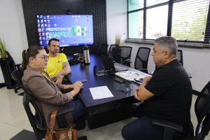 Prefeito de Chapec&oacute; recebe representante da Associa&ccedil;&atilde;o de Tr&acirc;nsito de SC