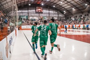 Chape Futsal goleia na Copa SC e j&aacute; mira duelo pela S&eacute;rie Ouro