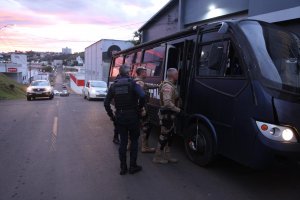 Opera&ccedil;&atilde;o M&atilde;o Amiga encaminha 50 pessoas para a nova Unidade de Acolhimento