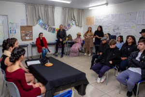 Em aula de Hist&oacute;ria alunos do 9&ordm; ano resgatam a nostalgia da Radionovela