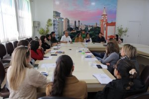 Realizada reunião com equipes do Programa Lar Doce Lar de Chapecó