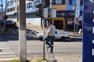 Prefeitura de Chapec&oacute; come&ccedil;a a implantar os sem&aacute;foros inteligentes