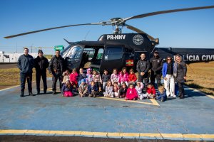Crian&ccedil;as do CEIM Juninho visitam o SAER
