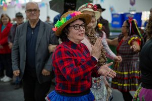 Festa Julina re&uacute;ne cerca de 400 pessoas na Cidade do Idoso