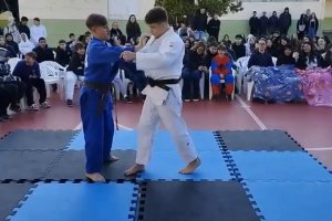 Atleta da Prefeitura de Chapec&oacute; celebra o Dia do Estudante com apresenta&ccedil;&atilde;o em escola