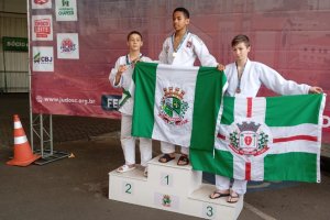 Prefeitura de Chapec&oacute;/APAJ conquista grandes resultados no Campeonato Regional de Jud&ocirc;