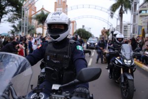 Desfile homenageia os 108 anos de Chapec&oacute;