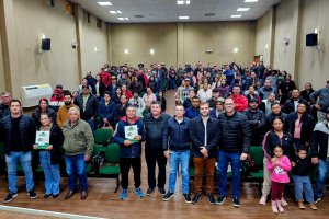 Prefeitura de Chapecó entrega cerca de 100 registros de matrícula