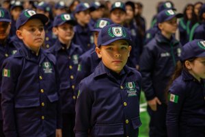 Prefeitura de Chapec&oacute; inaugura gin&aacute;sio e entrega uniformes na Escola C&iacute;vica