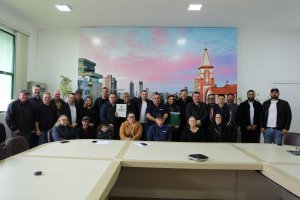 Prefeitura de Chapec&oacute; entrega novas Certid&otilde;es de Regulariza&ccedil;&atilde;o Fundi&aacute;ria 