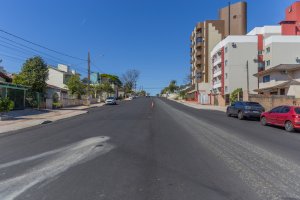 Alargamento da rua Uruguai j&aacute; est&aacute; com pavimenta&ccedil;&atilde;o conclu&iacute;da