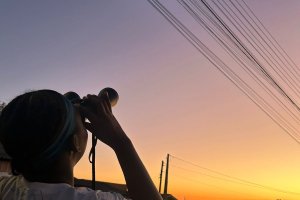 Estudantes da EPC Cyro Sosnosky observam o céu com telescópio