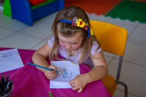 Crian&ccedil;as do CEIM  Maria Helena Alves Chagas ensinam sobre cuidados com o corpo 