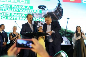 Autoridades estaduais e nacionais prestigiam a abertura da Efapi do Brasil