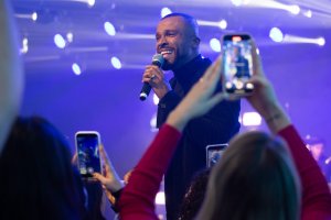 Hoje Tem Efapi do Brasil: Alexandre Pires &eacute; a atra&ccedil;&atilde;o do palco principal desta ter&ccedil;a-feira (14)