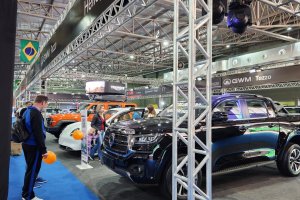 Efapi do Brasil movimenta o comércio e acelera negócios no Salão do Automóvel