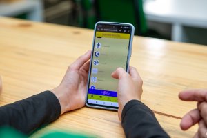 FéInBox: Estudantes da EBM Diogo Alves desenvolvem aplicativo que aborda a Diversidade Religiosa