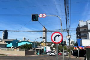 Fiscalização eletrônica no semáforo da São Pedro x Israel entra em período educativo