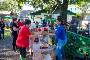 CEIM Leãozinho promove piquenique que resgata brincadeiras que marcaram gerações