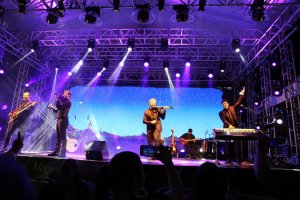 Prefeitura lan&ccedil;a programa&ccedil;&atilde;o de Natal com show da Fam&iacute;lia Lima