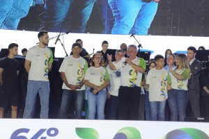 Prefeitura homenageia goleiro Danilo com nome dos camarotes da Arena Condá