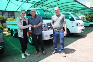 Prefeitura tem dois novos caminhões para o programa Água Boa e recolhimento de resíduos