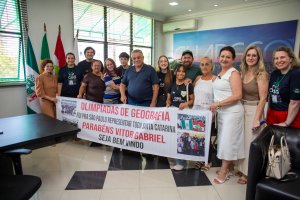 Estudantes selecionados para a etapa nacional da OBG são recebidos pelo Prefeito João Rodrigues