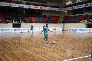 Chape Futsal luta por vaga inédita à final da Série Ouro