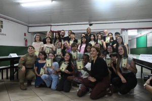 Poetizando as profissões: projeto de poesia da EBM Diogo Alves destaca profissões e ações do Proerd