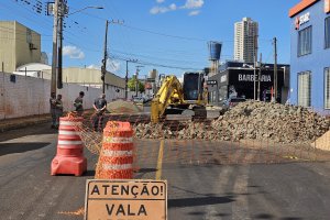 Rua Jo&atilde;o Martins est&aacute; bloqueada para obras de Macrodrenagem