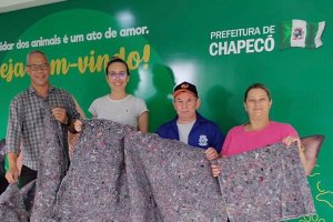 Bolsistas do Programa Frentes de Trabalho produzem mantas para o NAPA