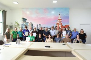 Prefeitura assina conv&ecirc;nios com entidades chapecoenses