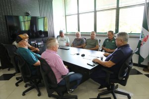 Prefeitura e Conselho Comunit&aacute;rio do Bairro Santa Maria tratam sobre amplia&ccedil;&atilde;o de pavilh&atilde;o