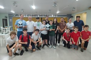 Jovens talentos do xadrez se destacam na Fase Municipal dos JESC em Chapec&oacute;