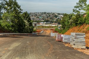 Nova liga&ccedil;&atilde;o da rua Cond&aacute; avan&ccedil;a no bairro Universit&aacute;rio