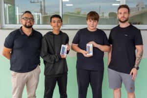 Estudantes da EBM Diogo Alves da Silva ganham pr&ecirc;mio do curso �Meu Aplicativo�