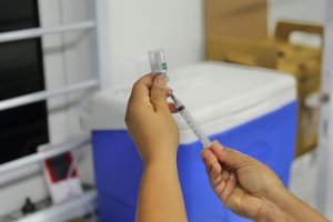 Vacina&ccedil;&atilde;o contra gripe vai a parques e pra&ccedil;a s&aacute;bado