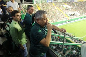 Ap&oacute;s autorizar licita&ccedil;&atilde;o para o Museu da Chapecoense prefeito renuncia ao cargo