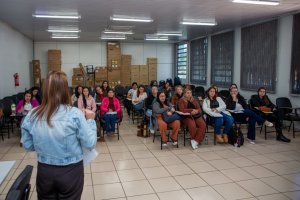 Secretaria de Educa&ccedil;&atilde;o realiza forma&ccedil;&atilde;o continuada para profissionais das Salas Integrativas