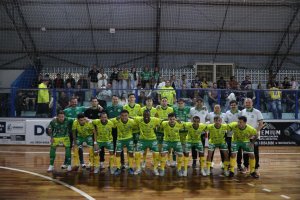 Em jogo de 9 gols, Chape Futsal estreia com vit&oacute;ria na Copa SC