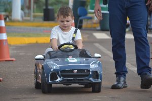 Cerca de 2,5 mil pessoas participam das atividades do Domingo Amigo