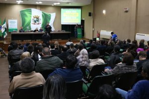 Prefeitura de Chapec&oacute; realiza entrega de matr&iacute;culas e certid&otilde;es de regulariza&ccedil;&atilde;o fundi&aacute;ria