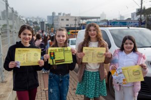Estudantes da EBM Rui Barbosa promovem Blitz de conscientiza&ccedil;&atilde;o sobre o Maio Amarelo